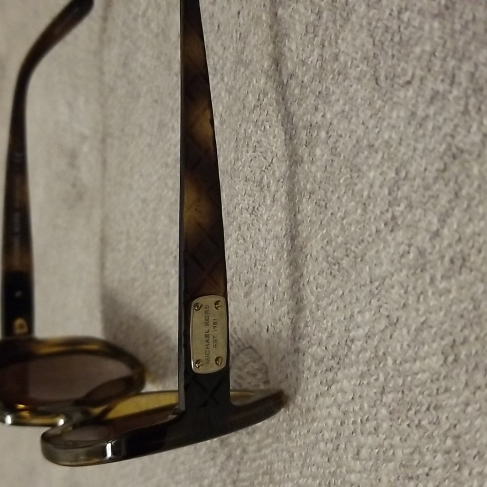 MICHAEL KORS SUNGLASS